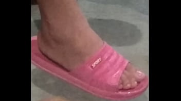 I have an obsession with my step aunt's feet but I fuck her
