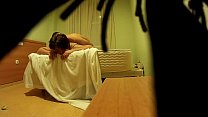 Voyeur in einem Hotel, erwischt die fette Frau und den schwulen Mann dabei, wie sie ihren Arsch, ihren Schwanz und ihre Muschi lecken...