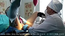 Chica examinada en un ginecólogo - orgasmo tormentoso