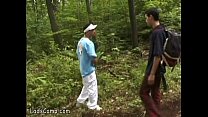 Одинокий твинки-ходок оттрахан в задницу в лесу