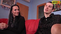 Две крошки-порнозвезды поделили один хуй в любительском видео
