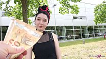 ▶▶ SCOUT TEDESCO - L' berlinese di 18 anni Joena è stata trascinata via e convinta a fare sesso in hotel