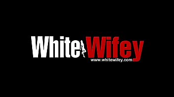 Profundo golpe interracial para la esposa blanca