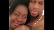 Schwarze Frau im Urlaub in São Tomé verrät weißen Ehemann mit jungem schwarzen Mann