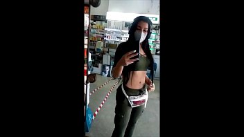 Argie Tgirl Shemale Schlampe lieben es, Selfie-Videos im Spiegel zu drehen