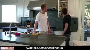 BrotherCrush - Chico cachondo follando y. Stepbro