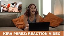 BANGBROS-キラペレスは彼女自身のポルノ映画を見て、それは完全にクリンジでした（反応）
