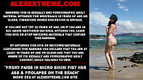 Proxy Paige in micro bikini le pugno il culo e prolasso sulla spiaggia