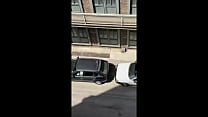 Atrapado masturbándose dentro de su auto en Atenas