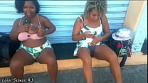 GRAZY SAPECA AND NANA DIABA SHOWING PANTIES AND BREAST IN THE MIDDLE OF THE STREET IN OLARIA - RJ