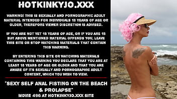 Fisting auto-anal sexy na praia e prolapso