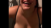 Enorme facial para uma linda vagabunda latina com peitos grandes implorando como uma prostituta burra "me dê seu esperma" - sillyslutwife