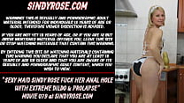 La sirvienta sexy Sindy Rose se folla el agujero anal con un consolador extremo y un prolapso