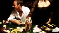 coelho loiro fodido na mesa de pôquer