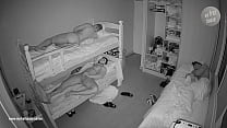 Echte versteckte Kamera im Schlafzimmer der Jungs in der Nacht