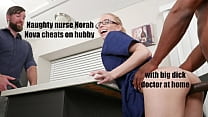 Enfermera traviesa Nora Nova engaña a su esposo con un doctor de polla grande en casa