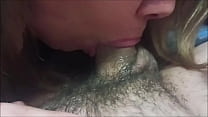 riesige Ladung Sperma im Mund nach sabbernden Blowjob