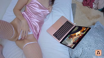 18  orgasme en regardant du porno
