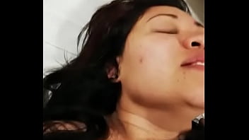 Une japonaise sexy en bas se fait baiser le visage