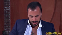 MENATPLAY El elegante empresario Xavi Duran se folla analmente a un gay rubio