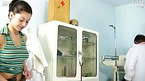 Гинекологический осмотр киски пациента Monika в гинекологической клинике с зеркалом
