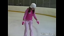 Little April et sa performance solo à la patinoire