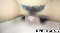Charley Chase se enfrenta a una gran polla