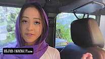 La fille musulmane Alexia Anders se faufile avec son petit ami pour des plaisirs interdits et se fait surprendre par