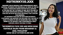 Hotkinkyjo se folla el culo con un enorme consolador de MrHankey y prolapso anal