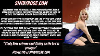 Sindy Rose fist anal extrême sur le lit et prolapsus