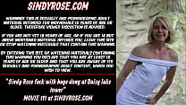 Sindy Rose baise avec un énorme dong à la tour du lac Daisy et un prolapsus anal