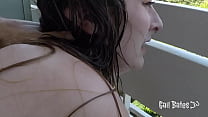 Sorellastra colta nuda scopata sul balcone e sborrata dentro in un gioco di ruolo CNC pubblico - Rimorchio