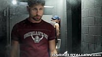 RagingStallion - Drew Dixon wird von einem Mann behandelt und schnell gefickt