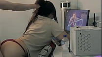 Chica gamer follada en silla gimiendo fuerte