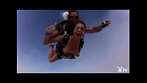Nudo Hot Girls Skydiving!