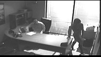Office Tryst se fait prendre sous vidéosurveillance et fuit