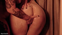 Calde lesbiche nude che si accarezzano sotto la doccia Video porno GRATUITO - Fetish Pin Up Arya Grander e la modella Dredda Dark