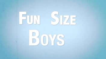 FunSizeBoys - гигантский папочка разводит молоденького крошечного твинка Остина во внутреннем дворике