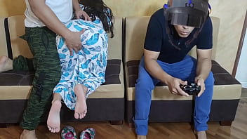 Ich hoffe, mein Freund fängt an, Virtual Reality-Spiele zu spielen, um ihn mit seinem besten Freund zu betrügen, der den größten Schwanz hat Ntr Jav