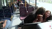 Atada euro puta follada en público autobús