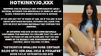 Hotkinkyjo engole um enorme dildo centauro com seu orifício anal e prolapso