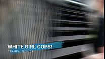 White Girl Cops (Staffel 1 Episode 4) "Pimp" Rassistische blonde weiße Polizisten gehen in Trampa, Florida als falsche Eskorten undercover, um schwarze Zuhälter zu fangen und zwischen verschiedenen Rassen BBC-Fick z