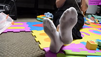 TSM - Stitch mostra i suoi calzini da lavoro sporchi