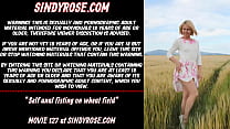 Самостоятельный анальный фистинг и пролапс Sindy Rose на пшеничном поле