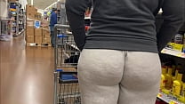 Мама с гигантской попкой идет за покупками в Walmart с глубоким трахом Wedgie