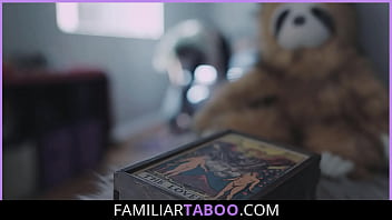FamilierTaboo.com | Frère et sœur se retrouvent en quarantaine, Lola Fae, Lucky Fae