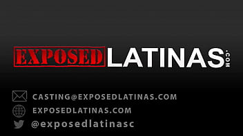 Выставленные напоказ латиноамериканки - я трахаю свою горячую кузину-латину на диване во время просмотра фильма - Эбби Монтано
