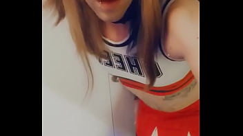 Sexual Cheerleader Hottie Loves To Please Cock