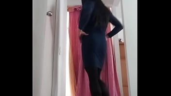 Linda travesti colombiana en lencería, juega con plug anal y bolas anales en el culo