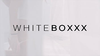 WHITEBOXXX - (Casey A, Ricky Rascal) - Une belle ado blonde se fait baiser passionnément par son amant à grosse bite - Scène complète